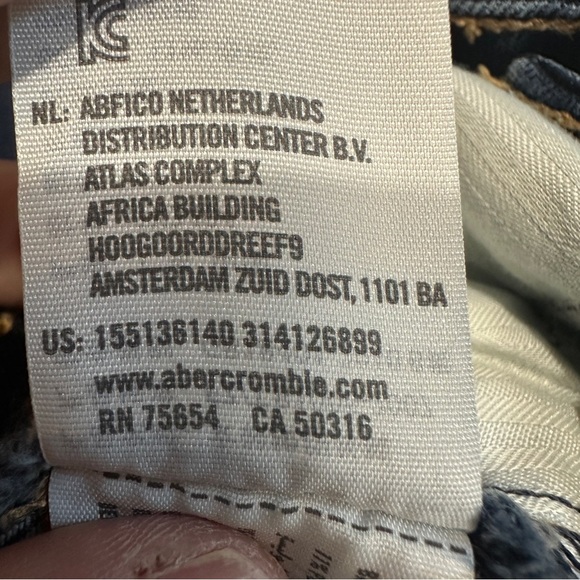 Abercrombie & Fitch "The A&F Skinny" distressed jeans, size 4R/27 - Picture 10 of 13